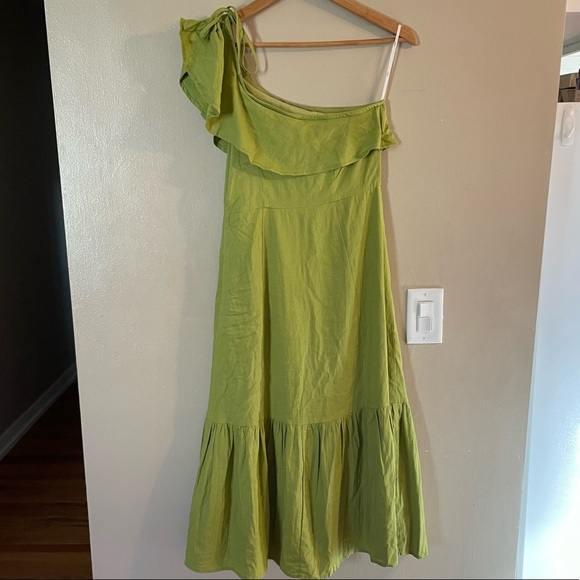 Lulu’s green midi dress - Picture 2 of 5